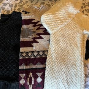 3 like new women’s S American eagle sweaters